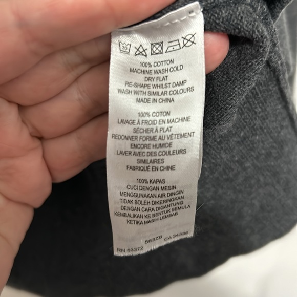 FRENCH CONNECTION V neck sweater. Size M - Picture 7 of 7